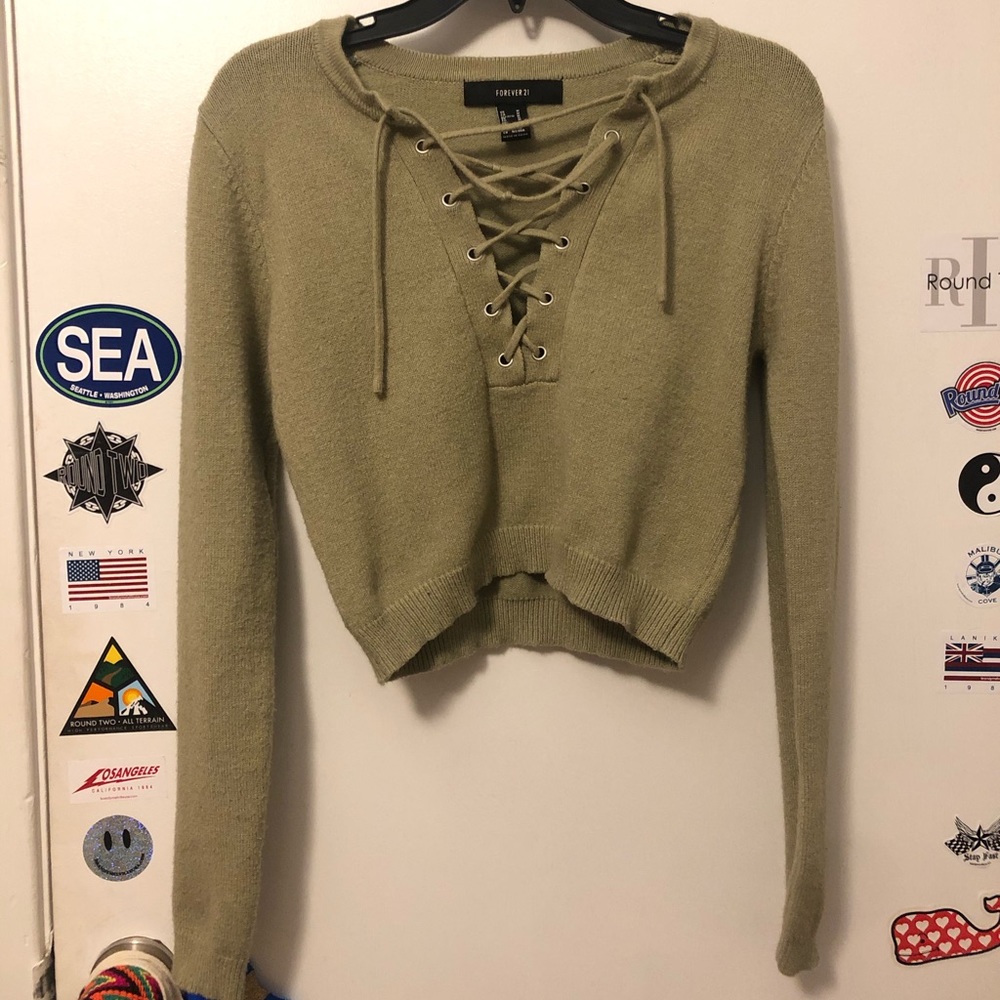 Tie-up cropped sweater